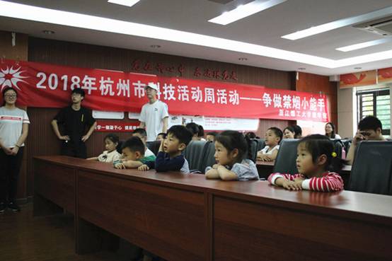 陷入思索的小朋友1_副本